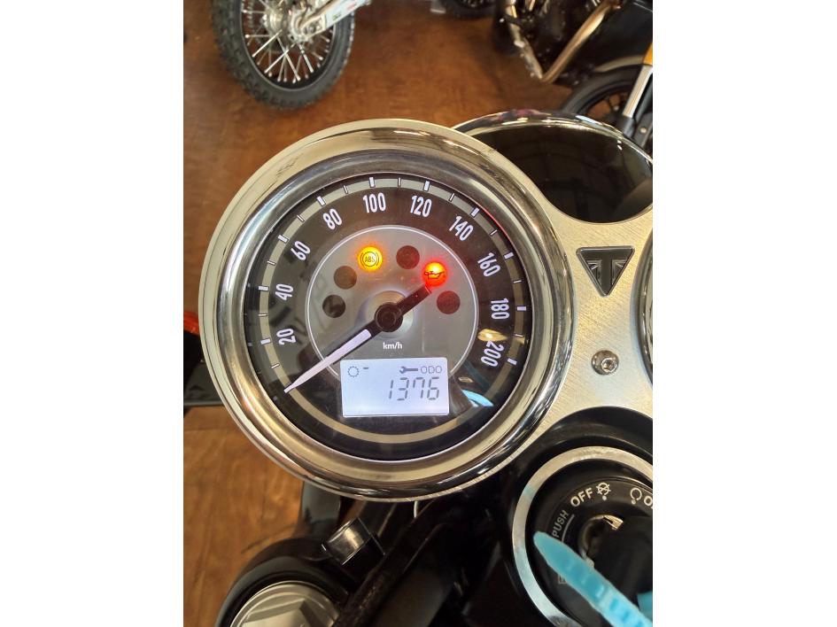 TRIUMPH Bonneville T100