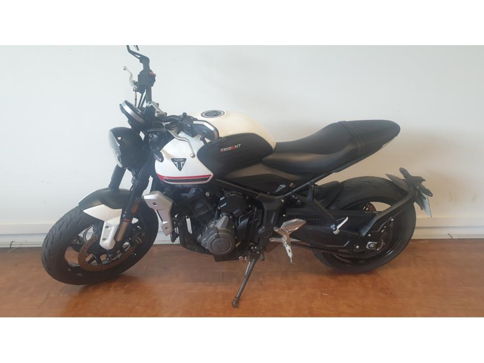 TRIUMPH TRIDENT 660 A2 ligne zard