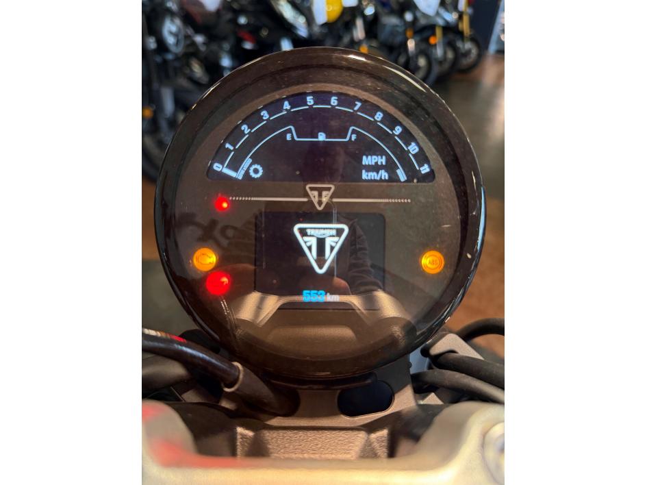 TRIUMPH TRIDENT 660