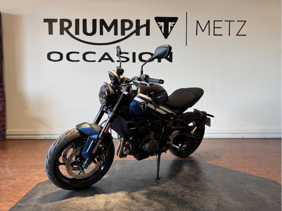 TRIUMPH TRIDENT 660