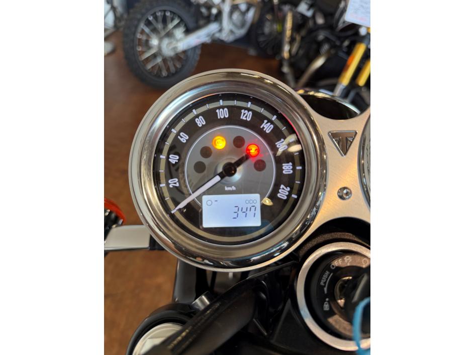 TRIUMPH BONNEVILLE T120