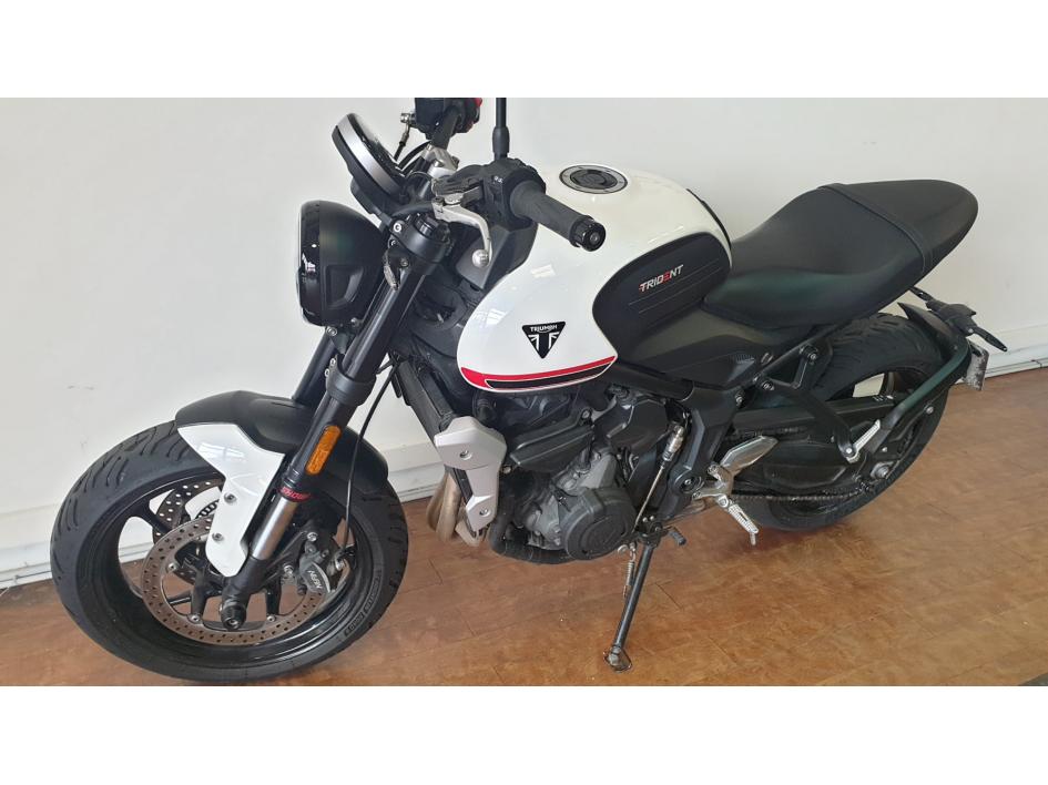 TRIUMPH TRIDENT 660