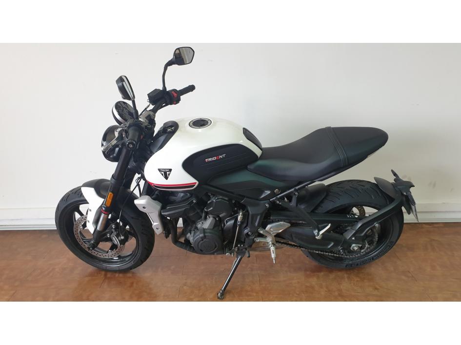 TRIUMPH TRIDENT 660