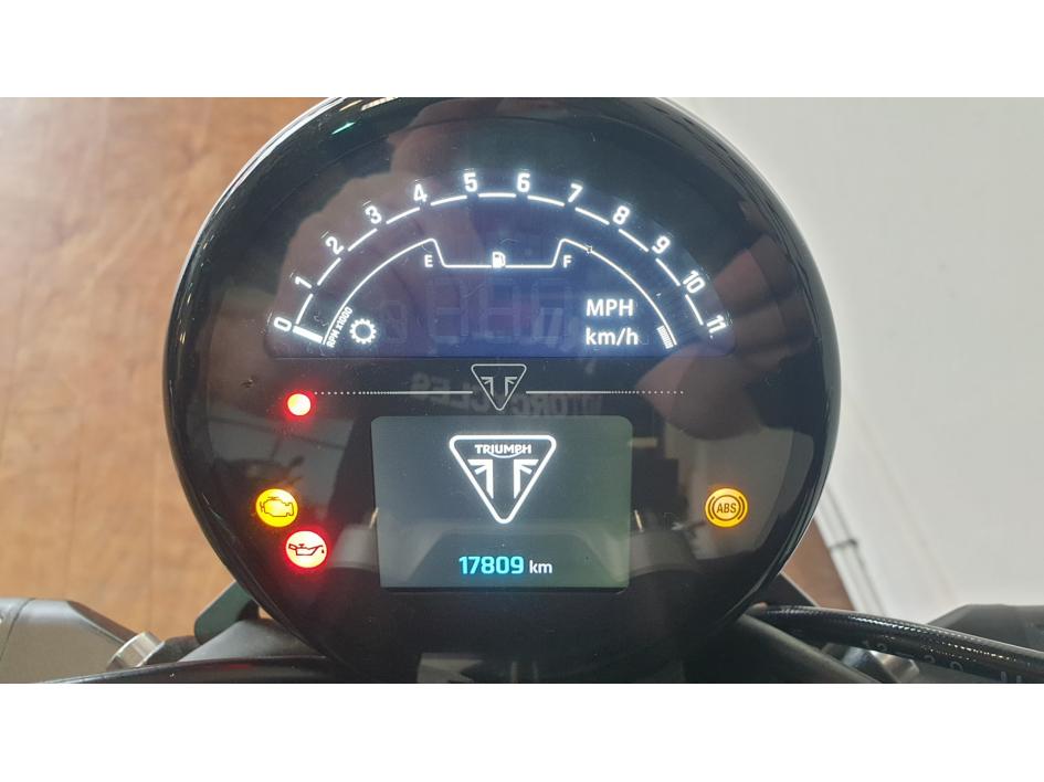 TRIUMPH TRIDENT 660